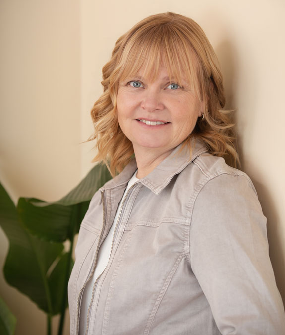 Nicole Dennee - Team Dennee Royal LePage ProAlliance Realty